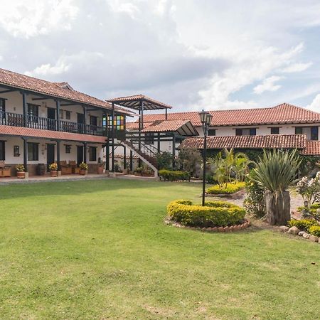 Hotel Andres Venero บียาเดเลย์บา ภายนอก รูปภาพ