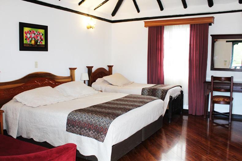Hotel Andres Venero บียาเดเลย์บา ภายนอก รูปภาพ