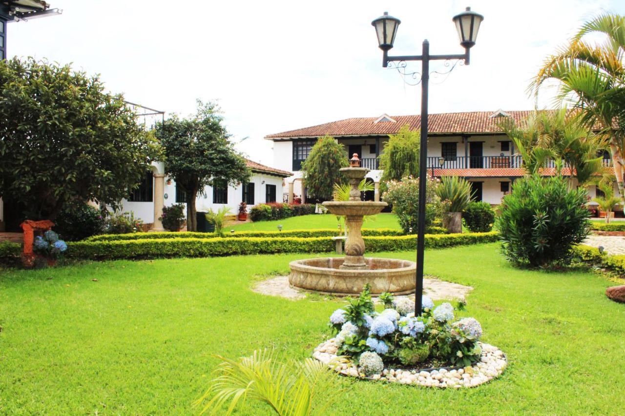 Hotel Andres Venero บียาเดเลย์บา ภายนอก รูปภาพ