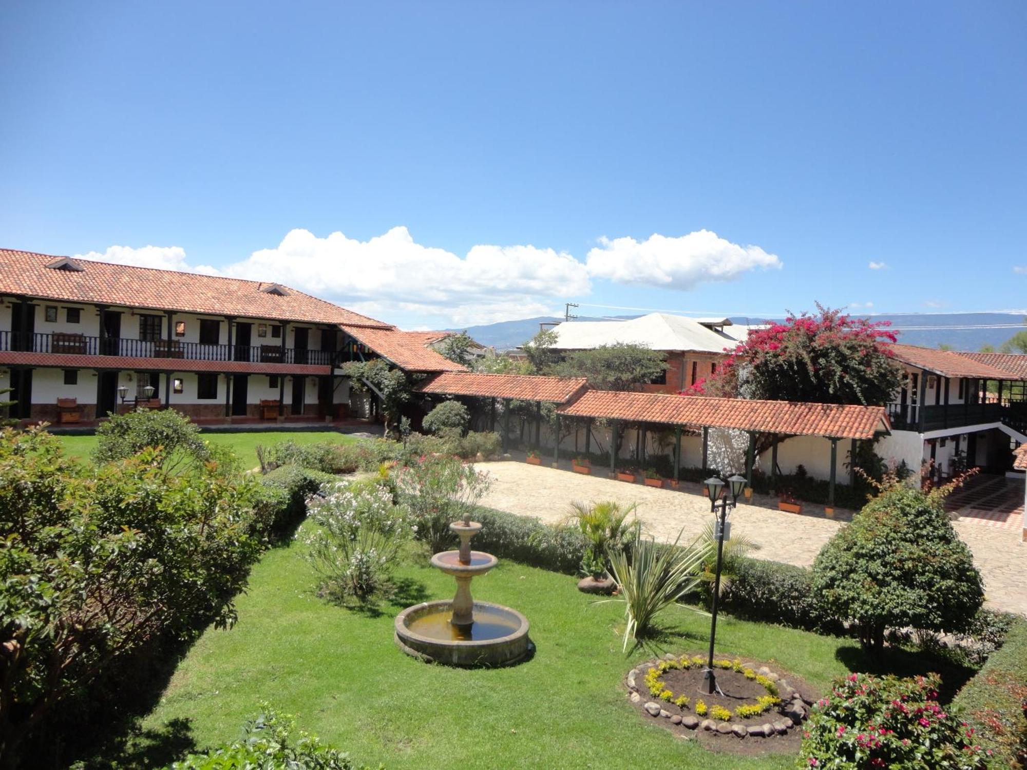Hotel Andres Venero บียาเดเลย์บา ภายนอก รูปภาพ