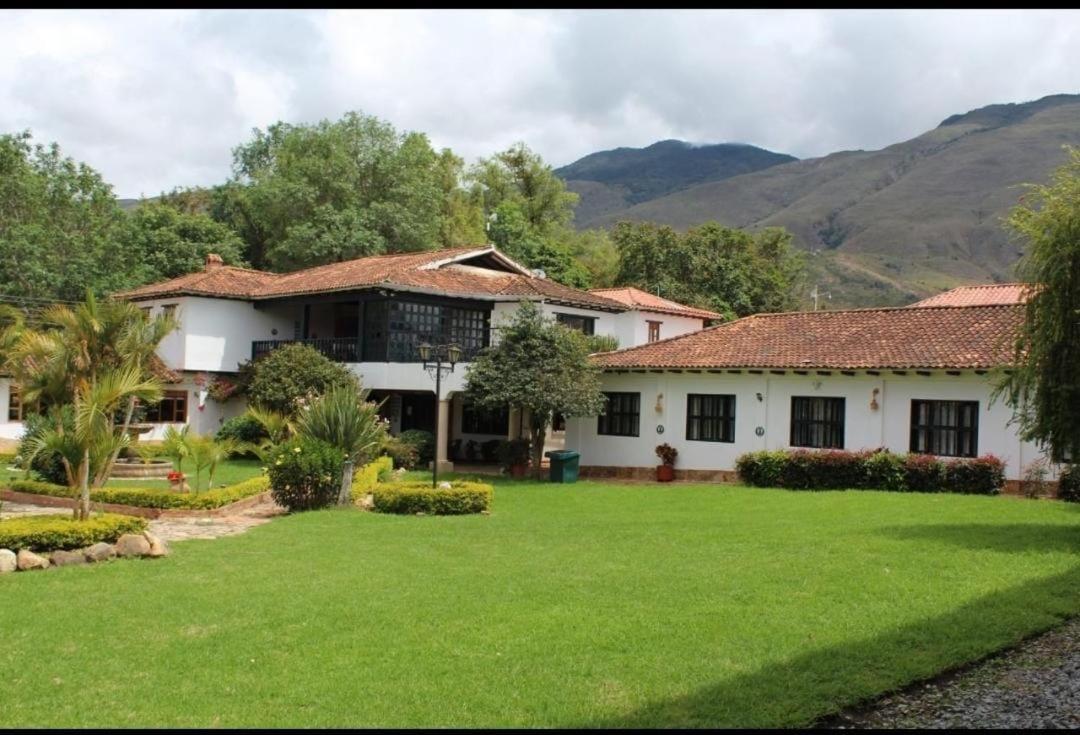 Hotel Andres Venero บียาเดเลย์บา ภายนอก รูปภาพ