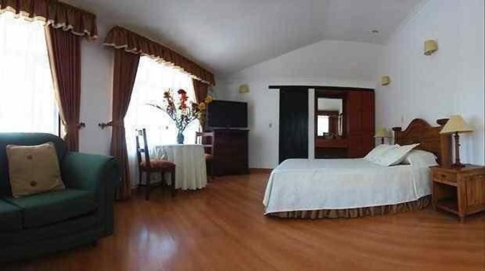 Hotel Andres Venero บียาเดเลย์บา ภายนอก รูปภาพ