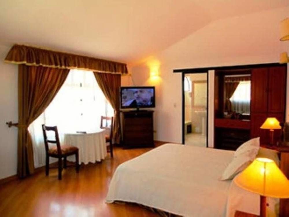 Hotel Andres Venero บียาเดเลย์บา ภายนอก รูปภาพ