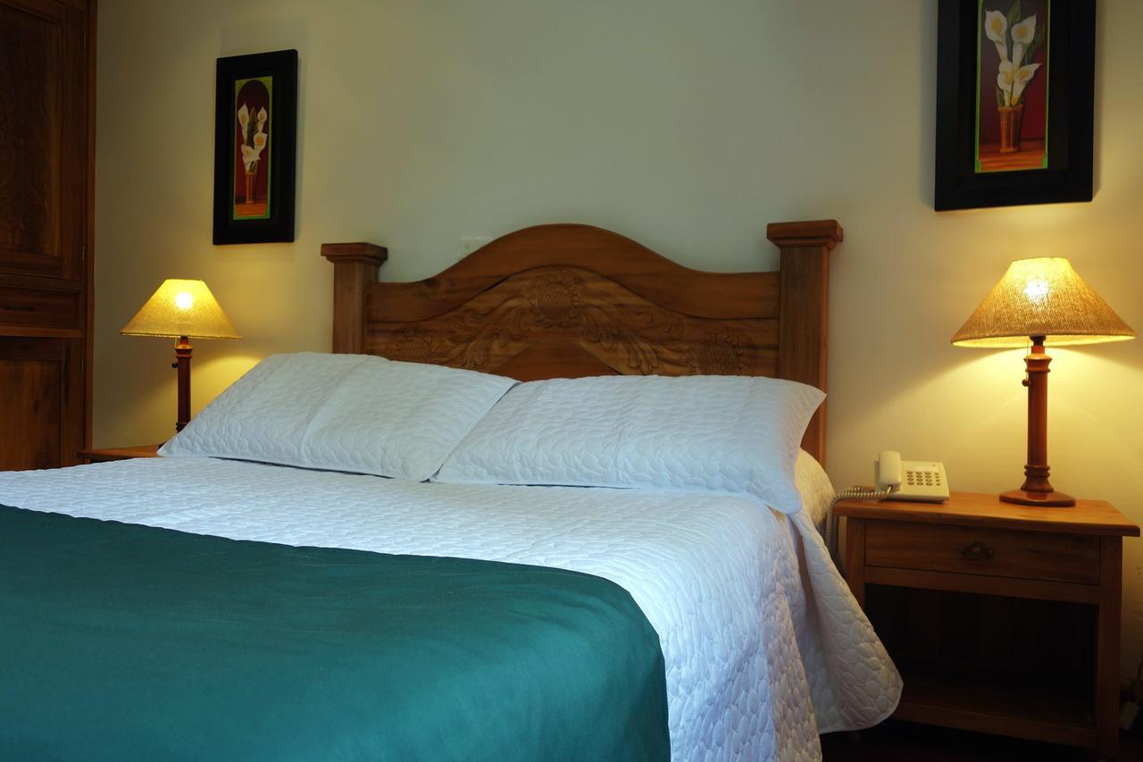 Hotel Andres Venero บียาเดเลย์บา ภายนอก รูปภาพ