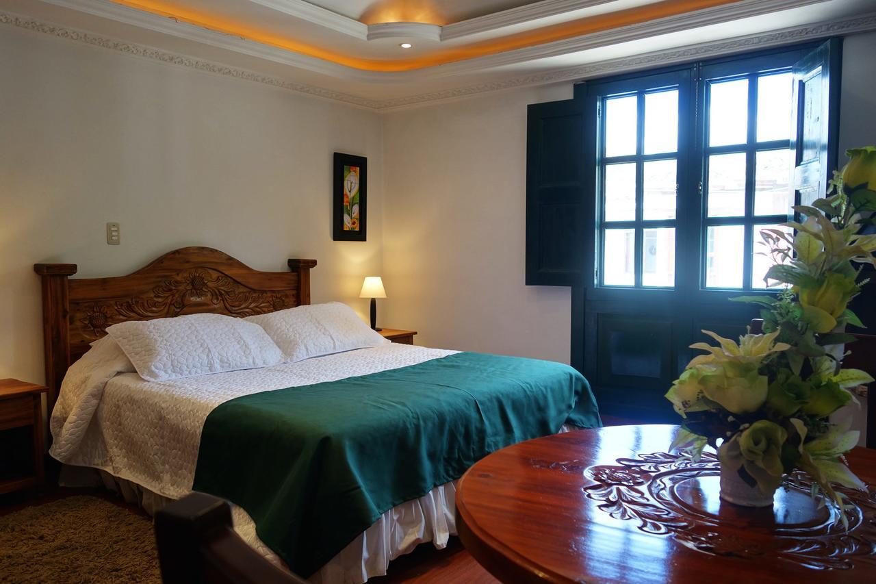 Hotel Andres Venero บียาเดเลย์บา ภายนอก รูปภาพ