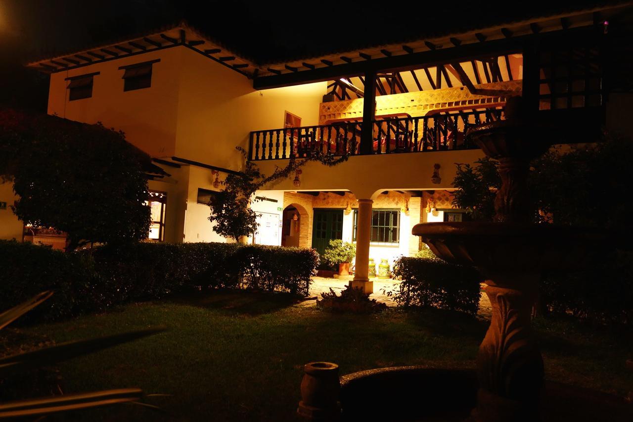 Hotel Andres Venero บียาเดเลย์บา ภายนอก รูปภาพ