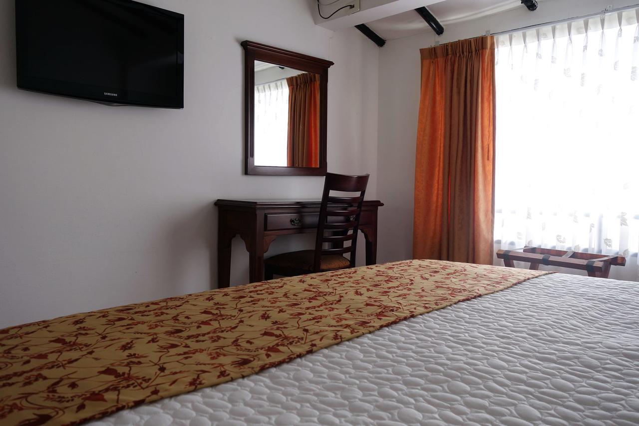 Hotel Andres Venero บียาเดเลย์บา ภายนอก รูปภาพ