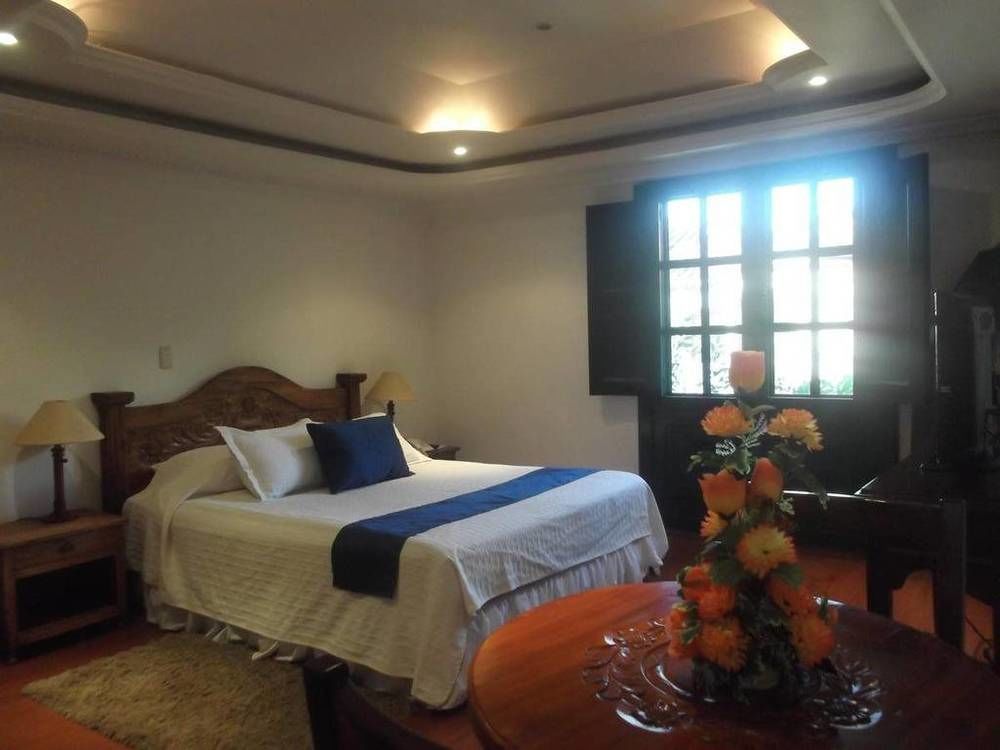 Hotel Andres Venero บียาเดเลย์บา ภายนอก รูปภาพ