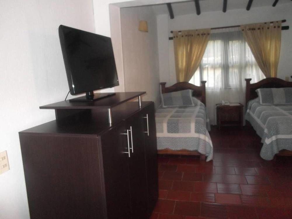 Hotel Andres Venero บียาเดเลย์บา ภายนอก รูปภาพ