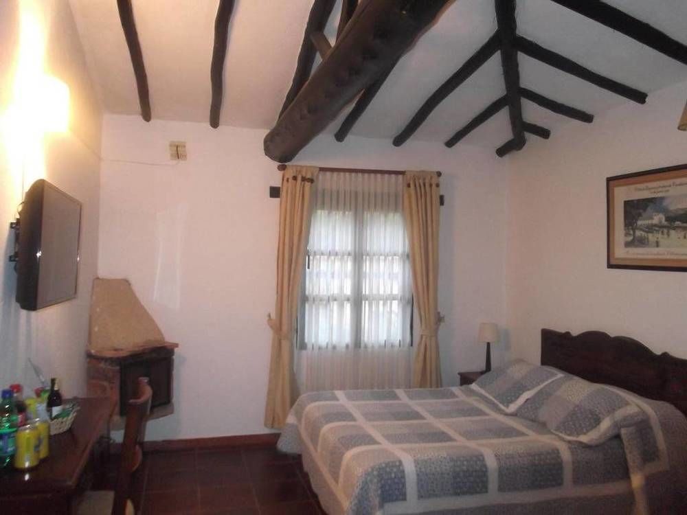 Hotel Andres Venero บียาเดเลย์บา ภายนอก รูปภาพ