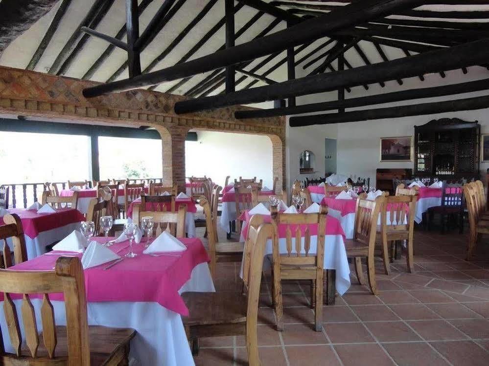 Hotel Andres Venero บียาเดเลย์บา ภายนอก รูปภาพ