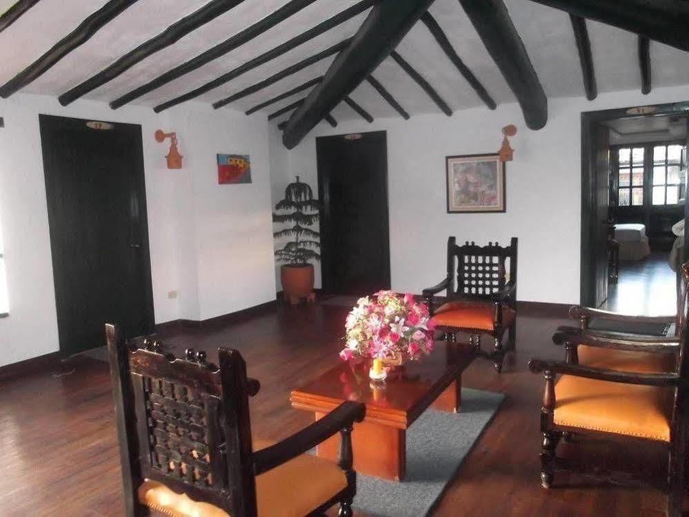 Hotel Andres Venero บียาเดเลย์บา ภายนอก รูปภาพ