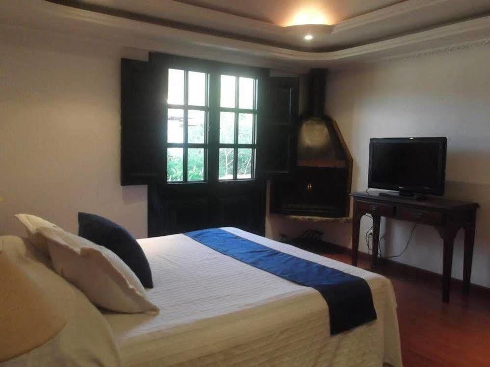 Hotel Andres Venero บียาเดเลย์บา ภายนอก รูปภาพ