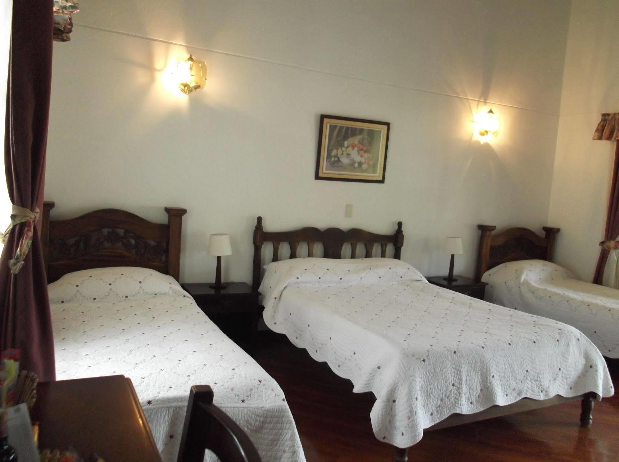 Hotel Andres Venero บียาเดเลย์บา ภายนอก รูปภาพ