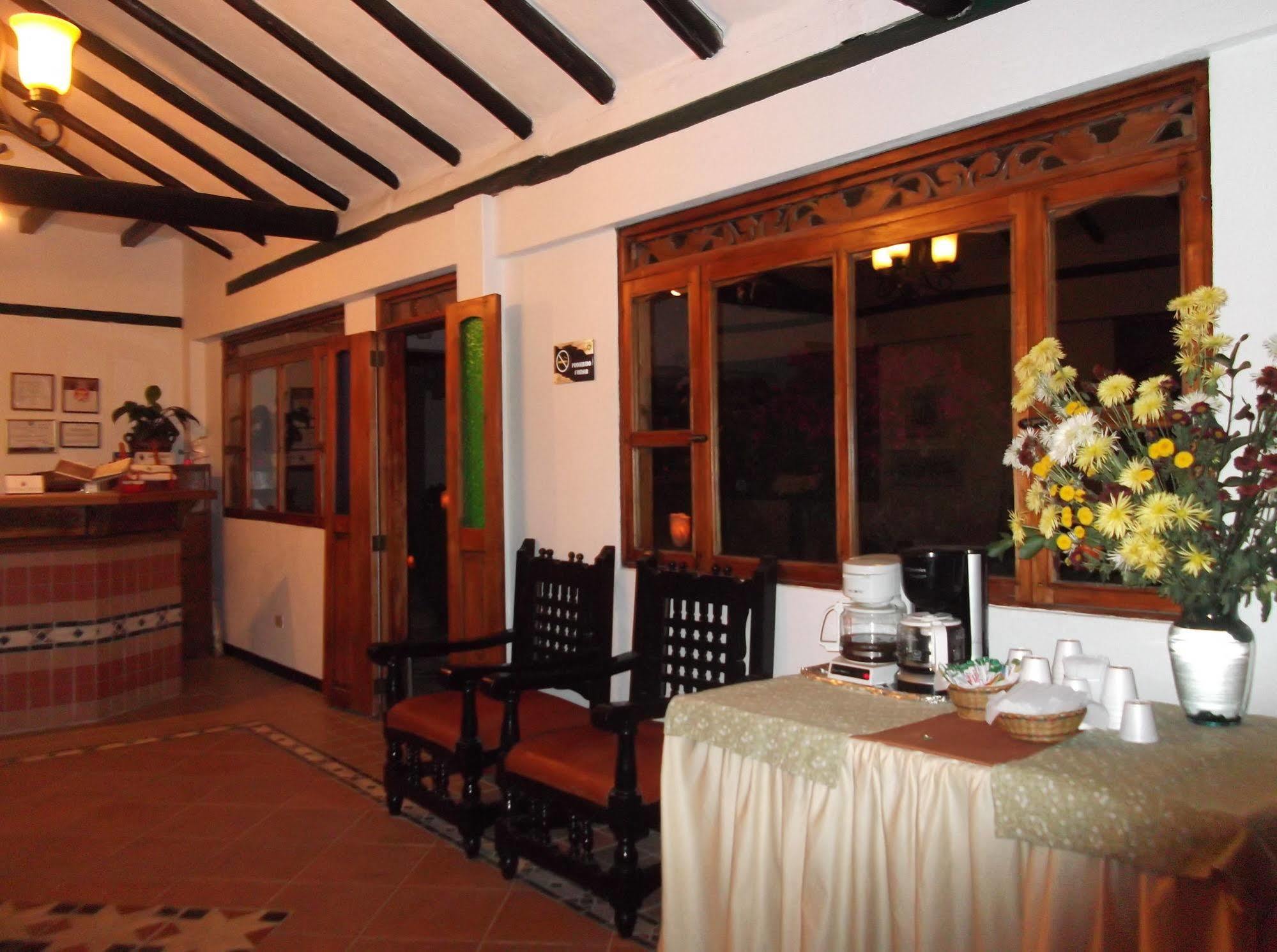 Hotel Andres Venero บียาเดเลย์บา ภายนอก รูปภาพ
