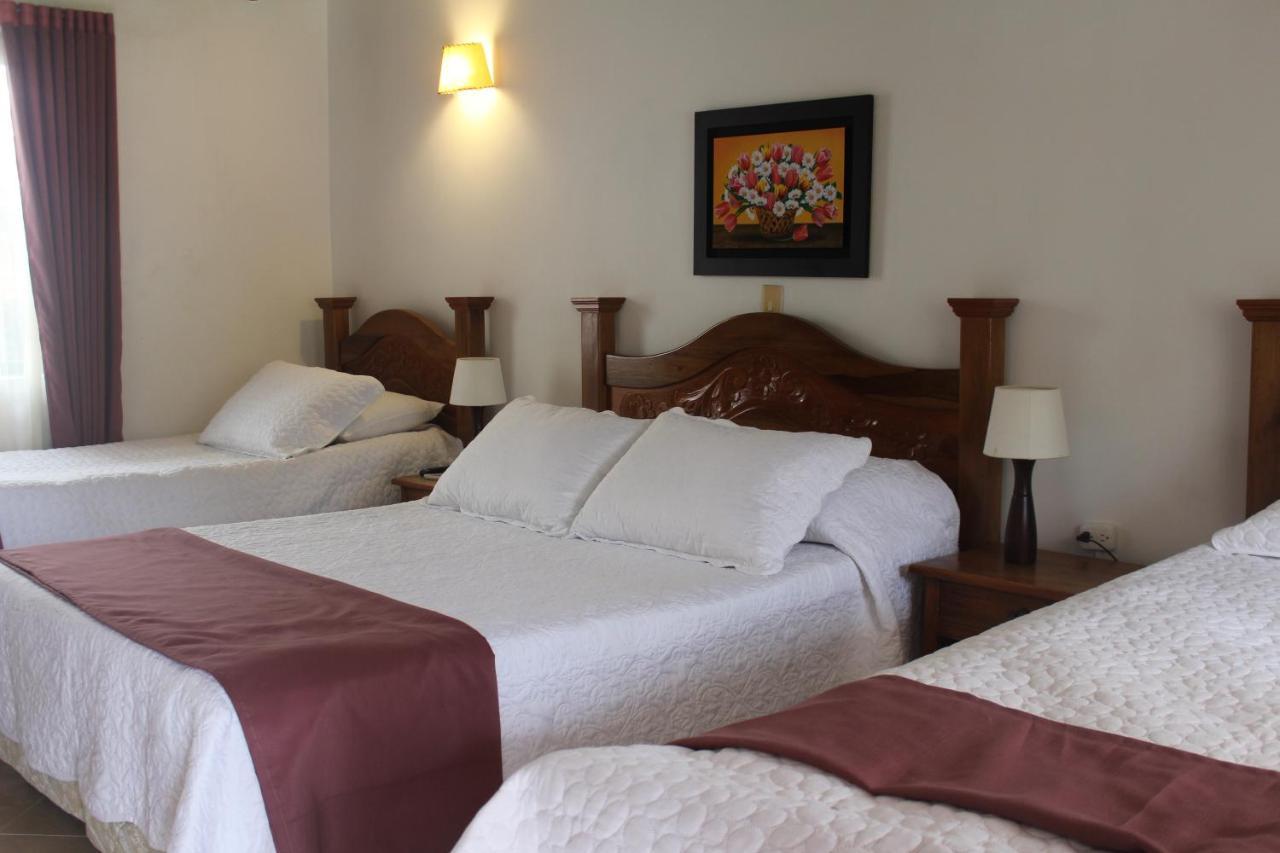 Hotel Andres Venero บียาเดเลย์บา ภายนอก รูปภาพ