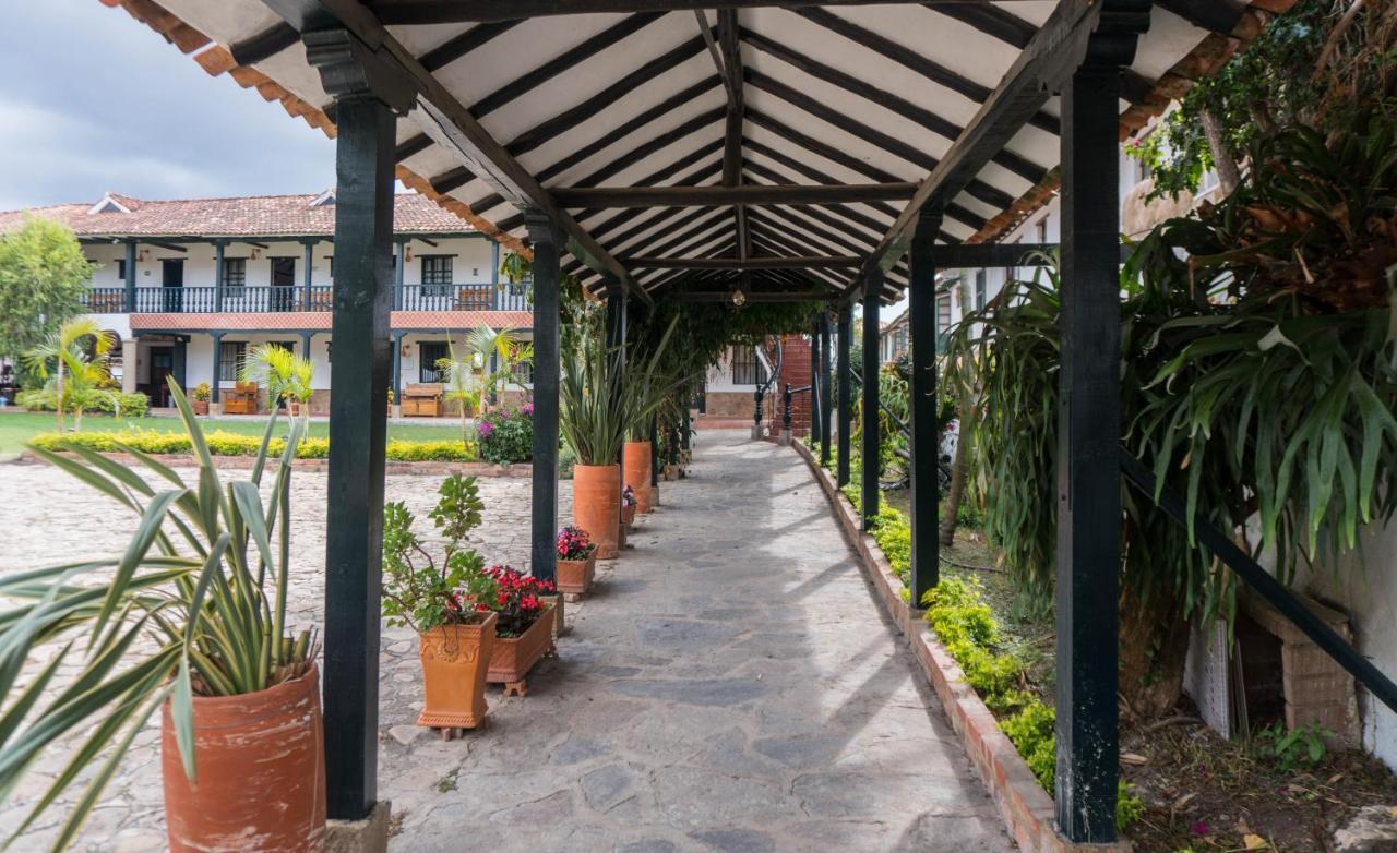 Hotel Andres Venero บียาเดเลย์บา ภายนอก รูปภาพ