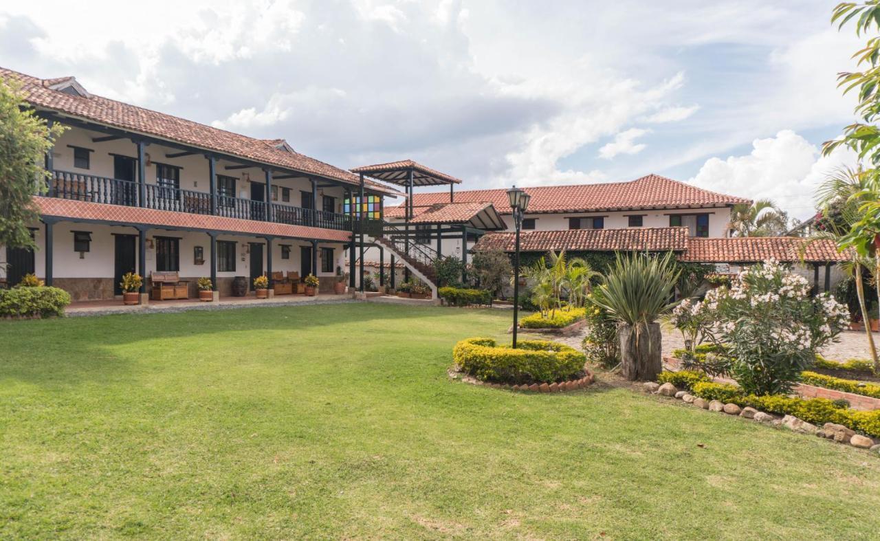 Hotel Andres Venero บียาเดเลย์บา ภายนอก รูปภาพ