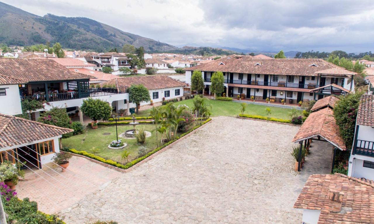 Hotel Andres Venero บียาเดเลย์บา ภายนอก รูปภาพ
