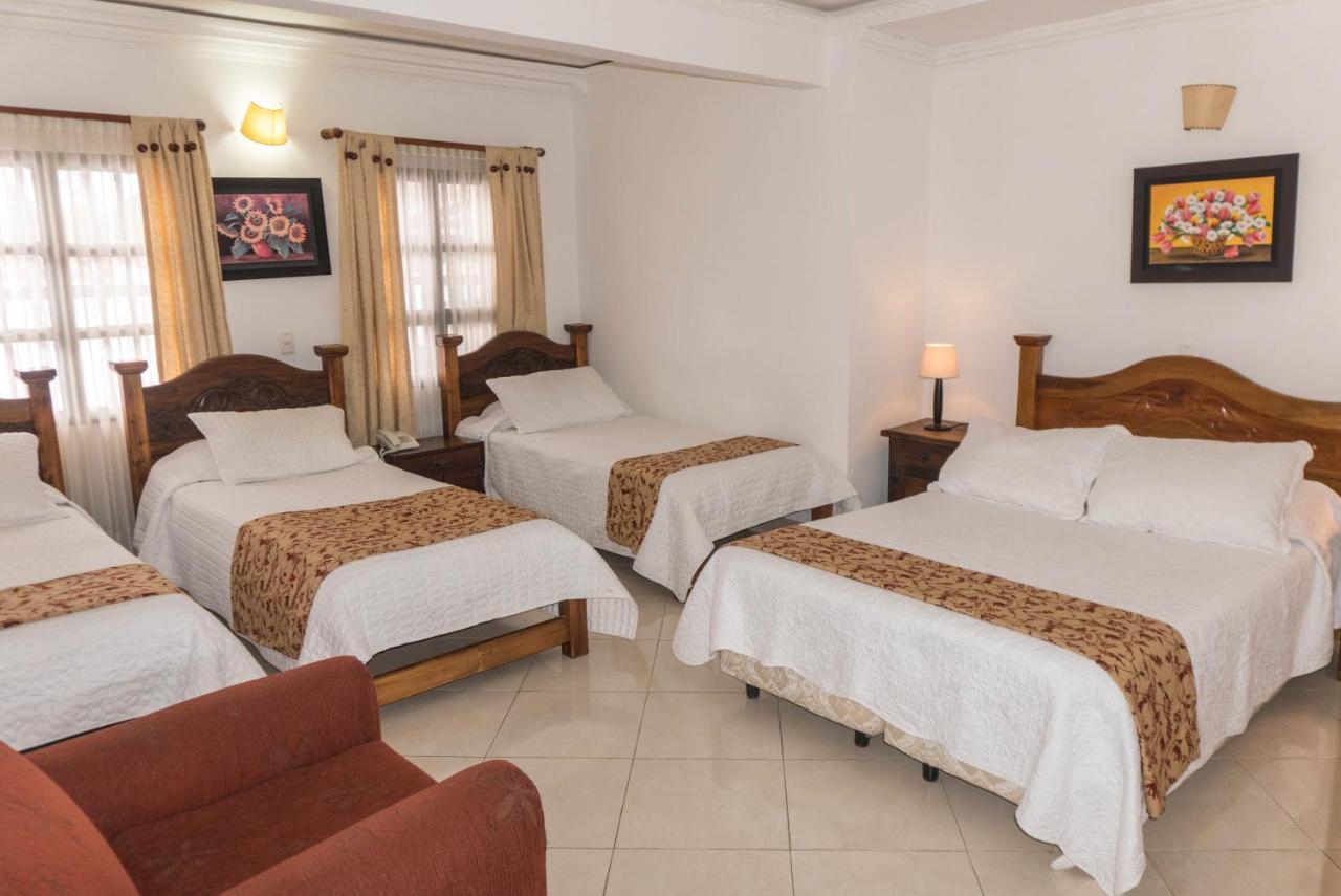 Hotel Andres Venero บียาเดเลย์บา ภายนอก รูปภาพ