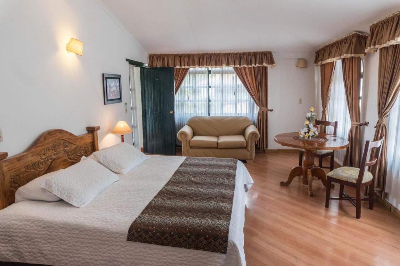 Hotel Andres Venero บียาเดเลย์บา ภายนอก รูปภาพ